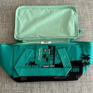 Trader Joe’s | Mini Insulated Bag | Green | Smoke and pet-free home